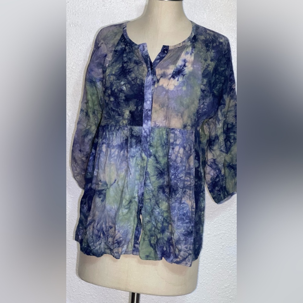 Cabi Woodstock Blue and green tye-dye Patterned blouse size XS